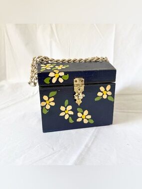 VTG Hand-Painted Navy Daisy Box Purse with Chain